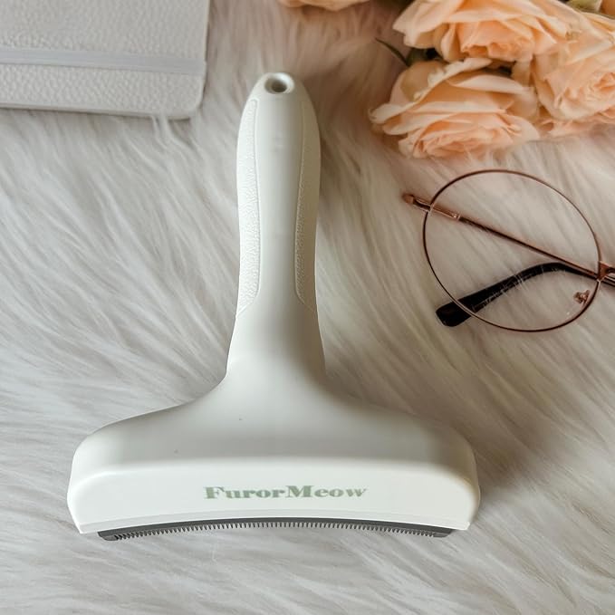 Pet Deshedding Tool with Curve Blade, Cat Grooming Brush, Tight V-shaped Teeth Shedding Comb for Cats and Dogs (White, Large)