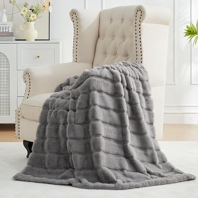 Cozy Bliss Faux Fur Throw Blanket for Couch, Cozy Soft Plush Thick Winter Blanket for Sofa Bedroom Living Room, 60 * 80 Inches Grey