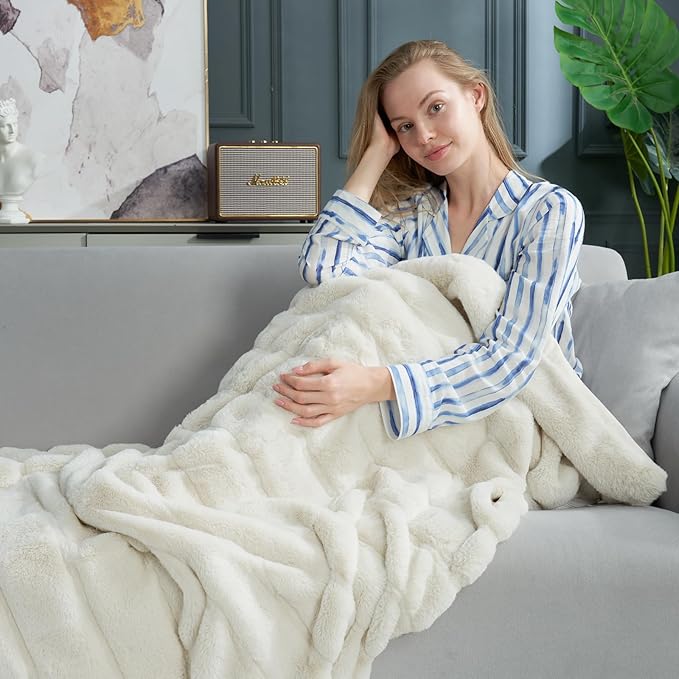 Cozy Bliss Faux Fur Throw Blanket for Couch, Cozy Soft Plush Thick Winter Blanket for Sofa Bedroom Living Room, 60 * 80 Inches Beige