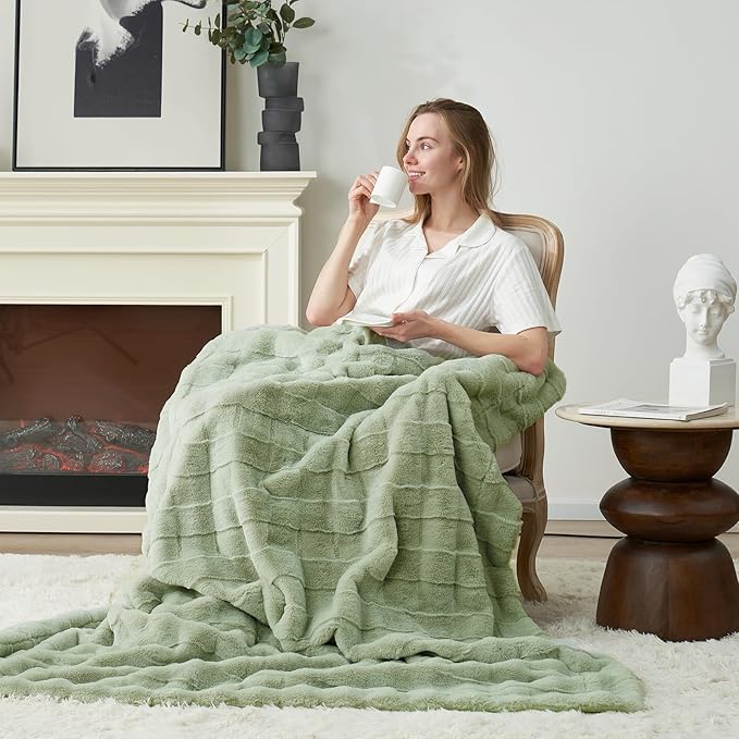 Cozy Bliss Fluffy Faux Fur Throw Blanket for Couch,Warm Cozy Soft Green Throw Blankets for Sofa Bed Living Room,50x60 Inches