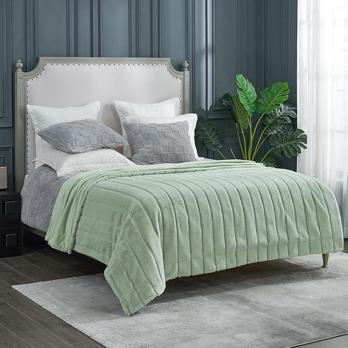 Cozy Bliss Faux Fur Throw Blanket for Couch, Cozy Warm Plush Striped Blanket for Sofa Bedroom Living Room, 90 * 90 Inches Green