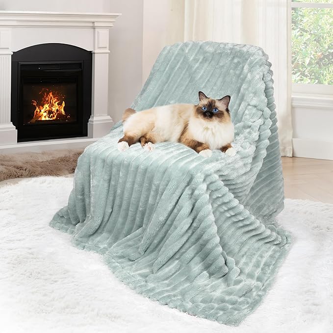 Waterproof Dog Blanket, Soft Fleece Blanket for Couch Protector, Reversible Pet Blankets Furniture Protector Cover for Small Medium Large Dogs Cats (Green, 30"x40")