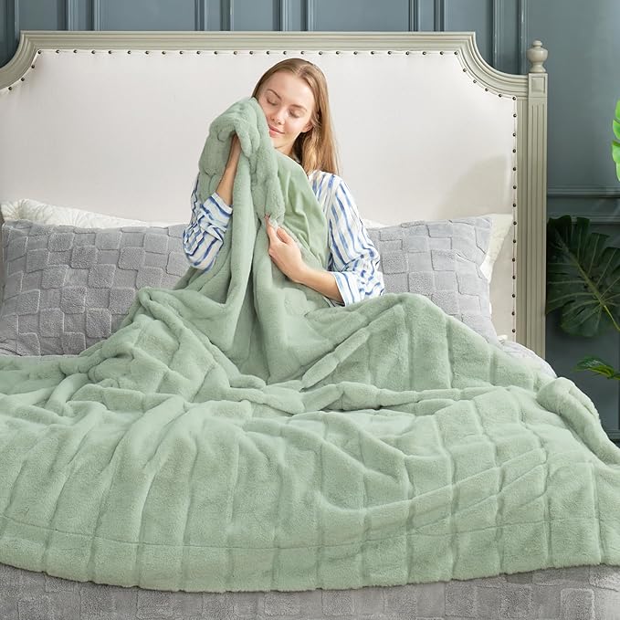 Cozy Bliss Faux Fur Throw Blanket for Couch, Cozy Soft Plush Thick Winter Blanket for Sofa Bedroom Living Room, 60 * 80 Inches Green