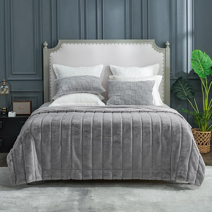 Cozy Bliss Faux Fur Throw Blanket for Couch, Cozy Warm Plush Striped Blanket for Sofa Bedroom Living Room, 90 * 90 Inches Grey