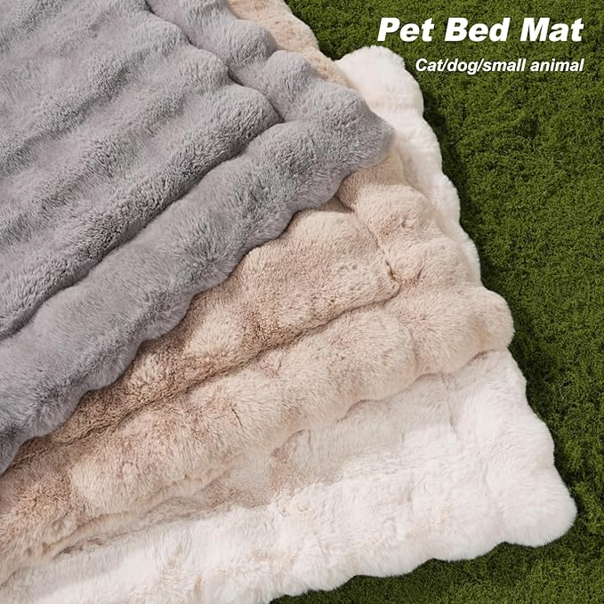 Cat Bed Plush Puppy Pad Mat with Non-Slip Bottom Faux Fur Kitten Beds for Carriers/Floor Dog Friendly 23 x 15 Inch Medium Green