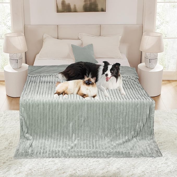 Waterproof Dog Blanket, Soft Fleece Blanket for Couch Protector, Reversible Pet Blankets Furniture Protector Cover for Small Medium Large Dogs Cats (Green, 50"x60")