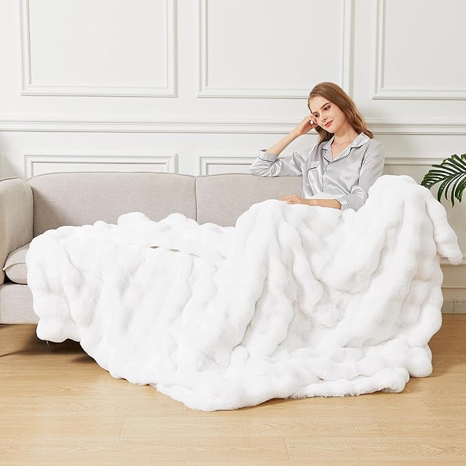 White Furry Blanket King Size Soft Faux Fur Throw Fuzzy Bunny Fur Blanket for Bed Cozy 90x108 Fluffy Blankets King for Bedroom Living Room Home Decor Gifts 1000 GSM