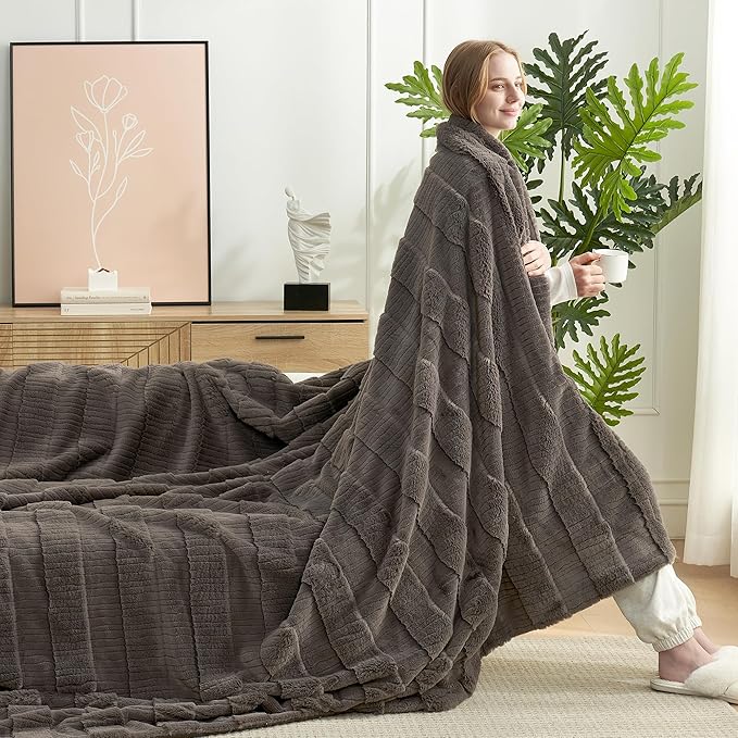 Amélie Home Luxury Striped Faux Fur Throw Blanket for Couch, Soft Cozy Fuzzy Fluffy Soft Plush Blankets Sofa Chair Gift Blankets for Women, 60"x80", Charcoal Gray