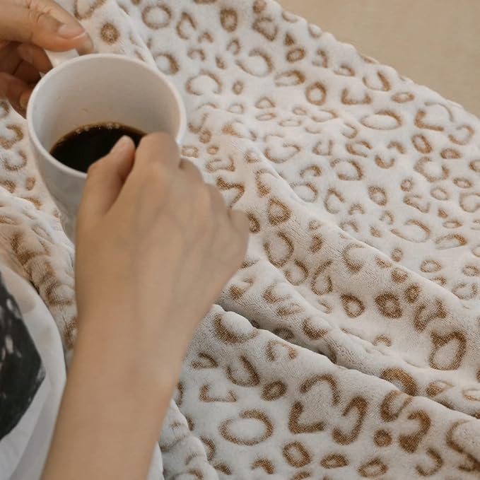 FY FIBER HOUSE Cheetah Print Blanket Flannel Fleece Throw Blanket with 3D Leopard Print, 50"X60", Brown