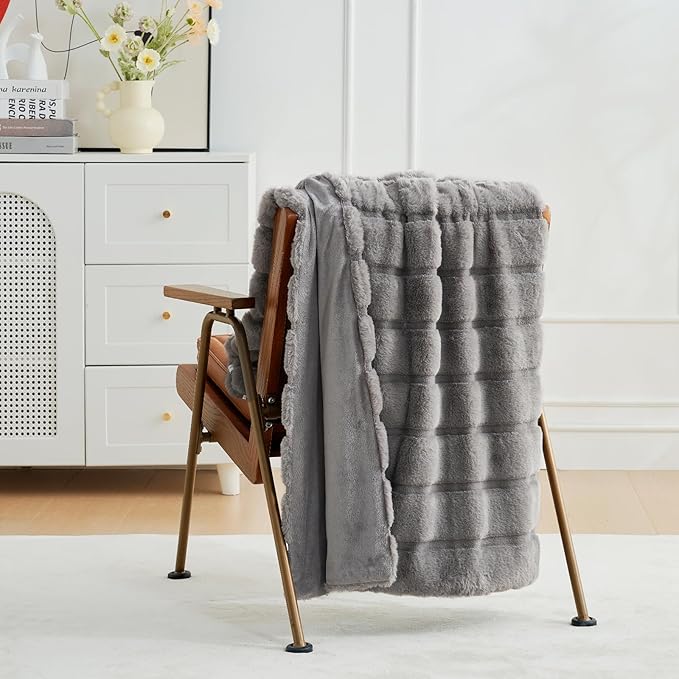Cozy Bliss Faux Fur Throw Blanket for Couch, Cozy Soft Plush Thick Winter Blanket for Sofa Bedroom Living Room, 60 * 80 Inches Grey