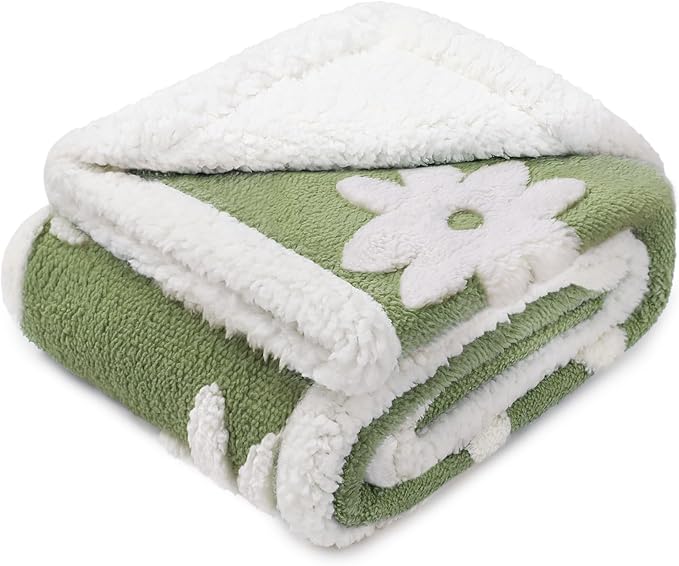 Luciphia Waterproof Pet Blanket for Medium Large Dogs Washable Fluffy Thick Jacquard Shag Fleece Warm Sherpa 3D Textured Flower Print for Cats Puppy Couch Protection (Green,40x28 inches)