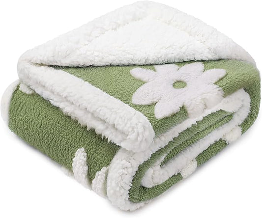 Luciphia Waterproof Pet Blanket for Medium Large Dogs Washable Fluffy Thick Jacquard Shag Fleece Warm Sherpa 3D Textured Flower Print for Cats Puppy Couch Protection (Green,40x28 inches)