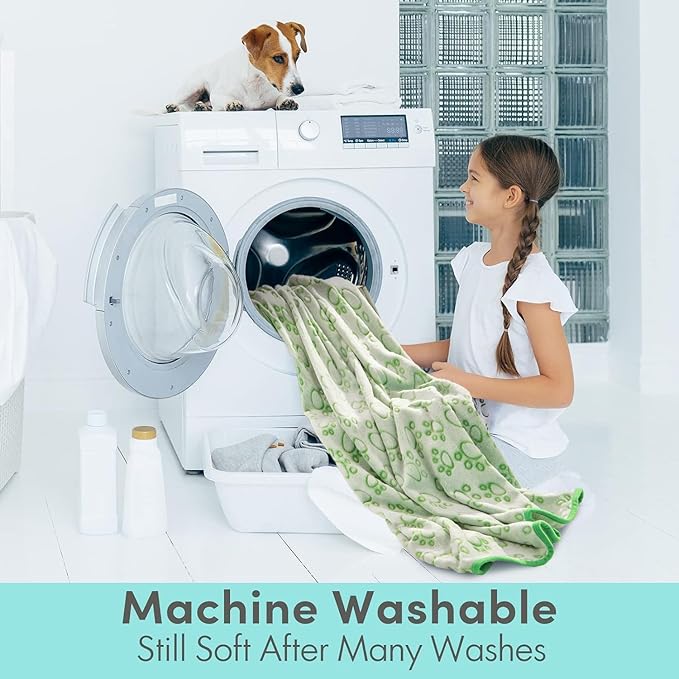 Green Soft Puppy Blanket, with Flannel Green Cute Paw Print, 24 * 32 inches, Cat Blanket Puppy Pads Supplies Dog Products Stuff Essentials