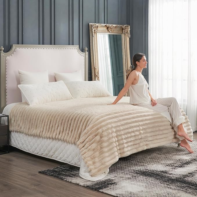 Cozy Bliss Faux Fur Throw Blanket for Couch, Cozy Warm Plush Striped Blanket for Sofa Bedroom Living Room, 90 * 90 Inches Beige