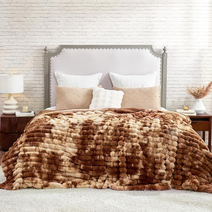 Cozy Bliss Faux Fur Throw Blanket for Couch, Cozy Warm Plush Striped Blanket for Sofa Bedroom Living Room, 90 * 90 Inches Tie-dye Brown
