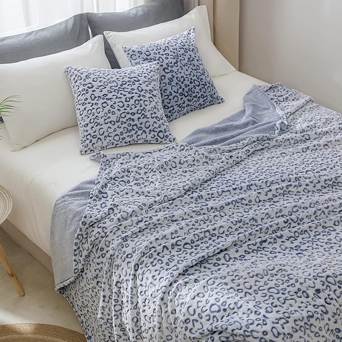 FY FIBER HOUSE Flannel Fleece Throw Microfiber Blanket with 3D Cheetah Print,90"X90",Blue
