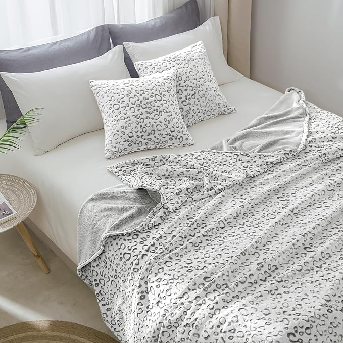 FY FIBER HOUSE Flannel Fleece Leopard Print Throw Blanket Super Soft Lightweight Fluffy Throw for Couch, 40"X50",Grey