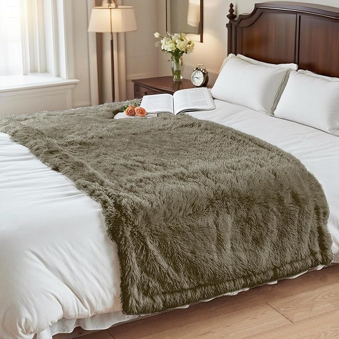 gogobunny Waterproof Dog Blanket for Large Dogs, Cats, Puppy, Reversible Faux Fur Pet Throw Blanket, Washable,Calming Furniture Protection for Sofa Bed (33x77 Inch (Pack of 1), Stone)