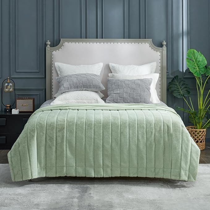 Cozy Bliss Faux Fur Throw Blanket for Couch, Cozy Warm Plush Striped Blanket for Sofa Bedroom Living Room, 90 * 90 Inches Green