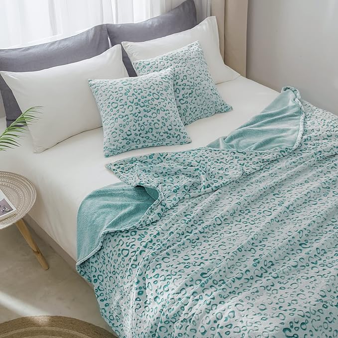 FY FIBER HOUSE Flannel Fleece Throw Microfiber Blanket with 3D Cheetah Print,90"X108",Lake Blue