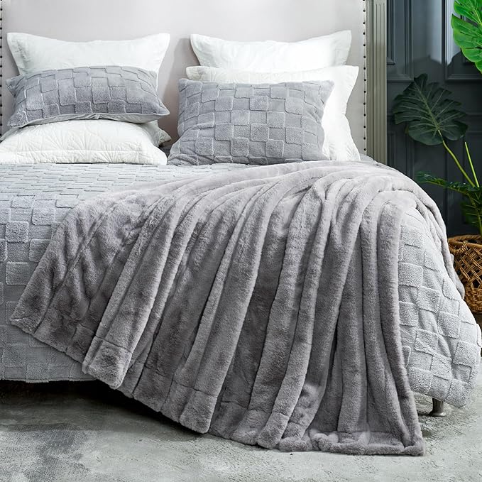 Cozy Bliss Faux Fur Throw Blanket for Couch, Cozy Soft Plush Thick Winter Blanket for Sofa Bedroom Living Room, 60 * 80 Inches Grey